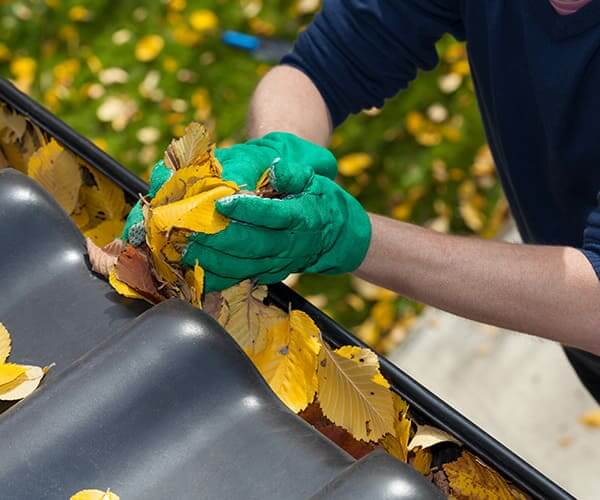 Mansfield Gutter Installation & Replacement - Sherriff Goslin Roofing - gutter-cleaning1